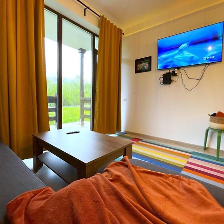 Cozy Riverfront Apartments With Garden And Mountain View บุชเตนี ภายนอก รูปภาพ