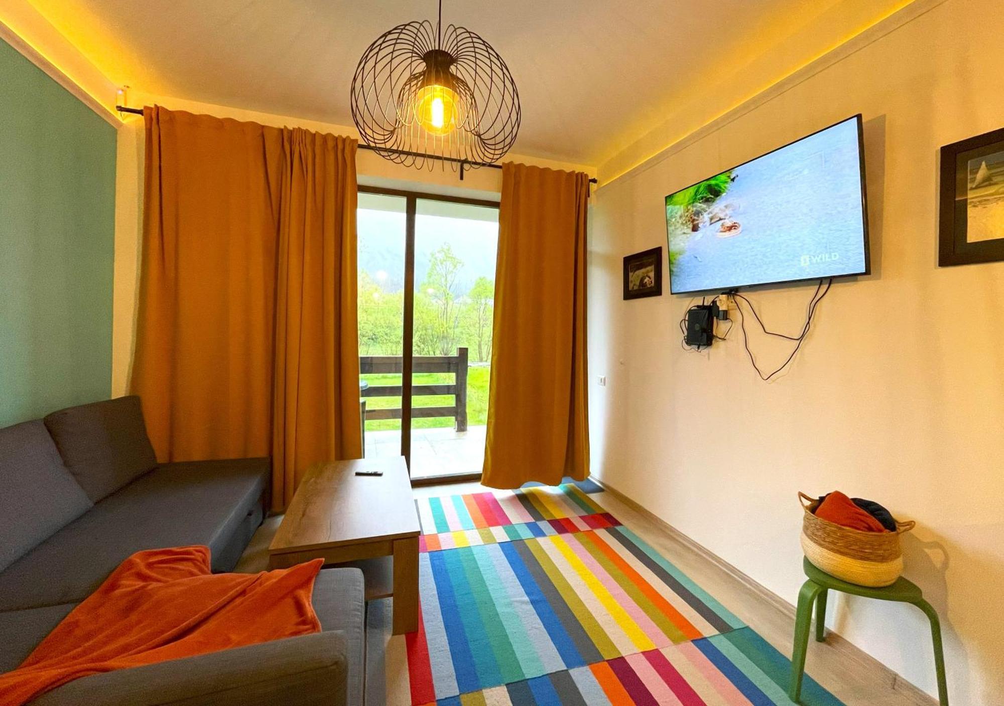 Cozy Riverfront Apartments With Garden And Mountain View บุชเตนี ภายนอก รูปภาพ