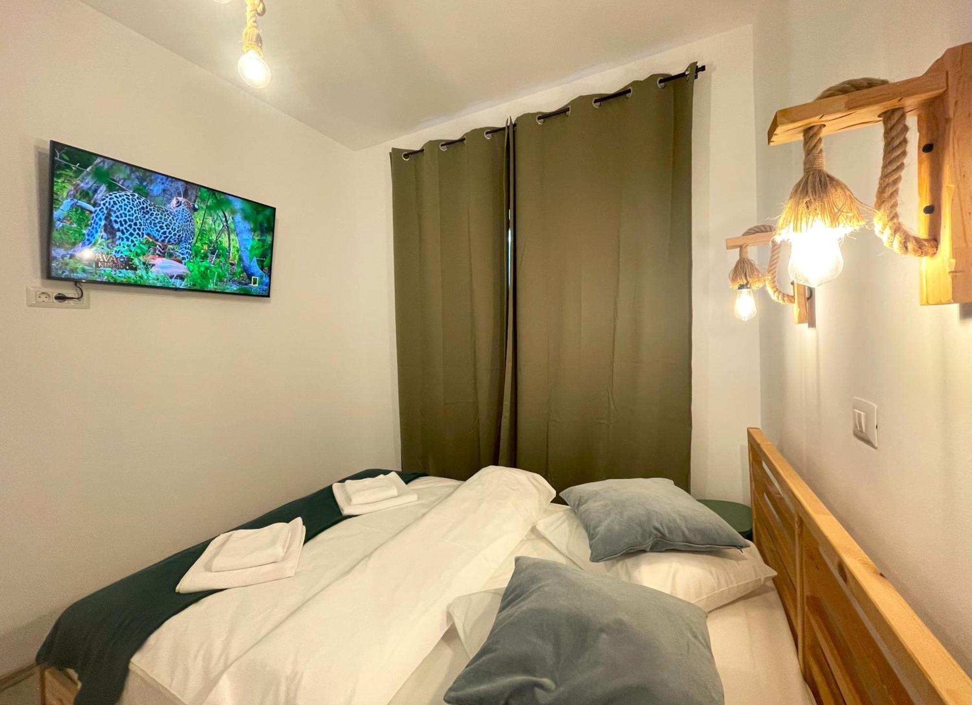 Cozy Riverfront Apartments With Garden And Mountain View บุชเตนี ภายนอก รูปภาพ