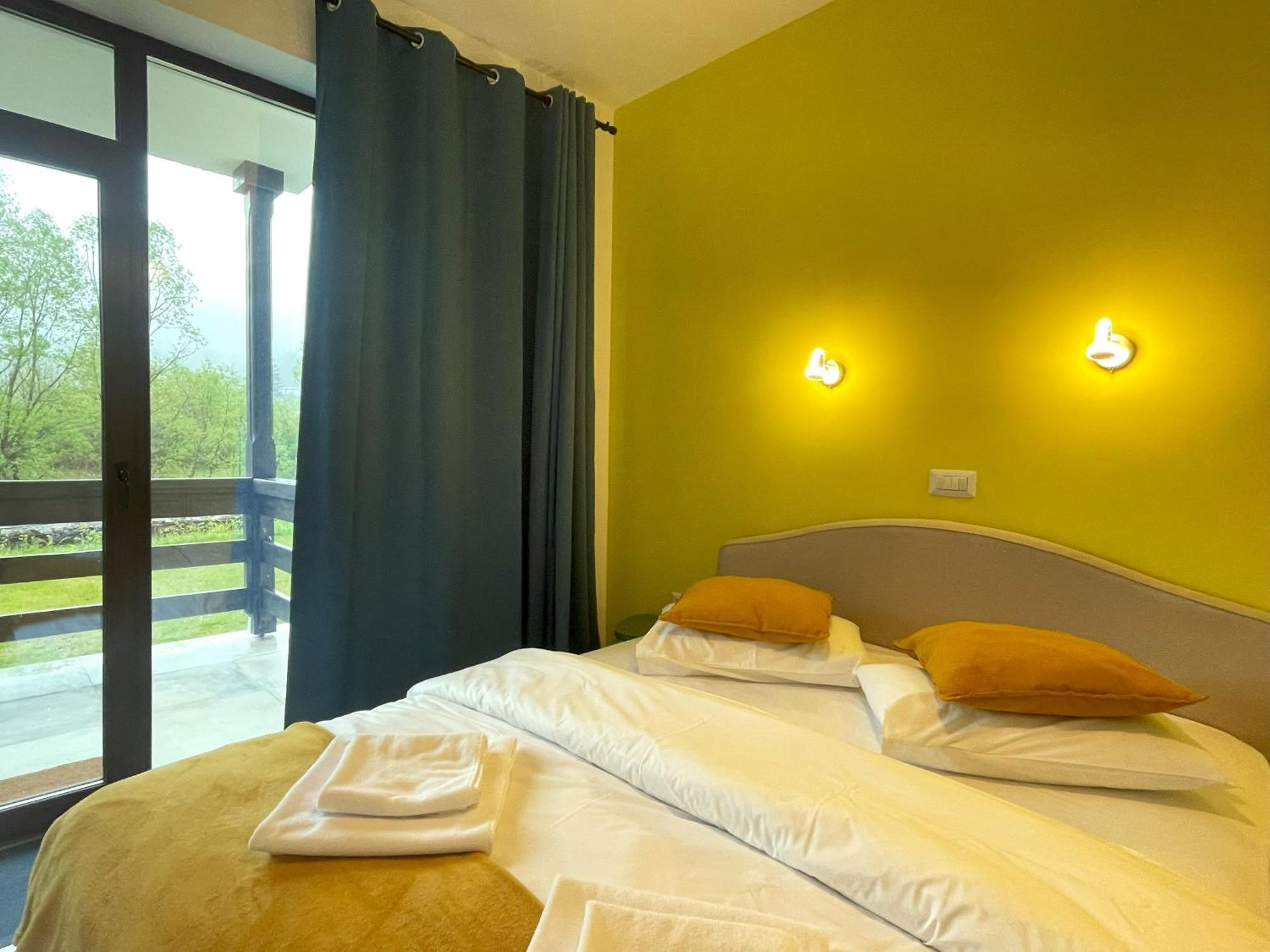 Cozy Riverfront Apartments With Garden And Mountain View บุชเตนี ภายนอก รูปภาพ
