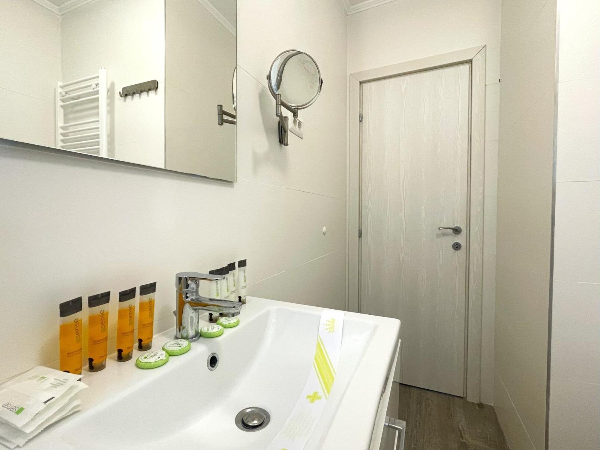 Cozy Riverfront Apartments With Garden And Mountain View บุชเตนี ภายนอก รูปภาพ