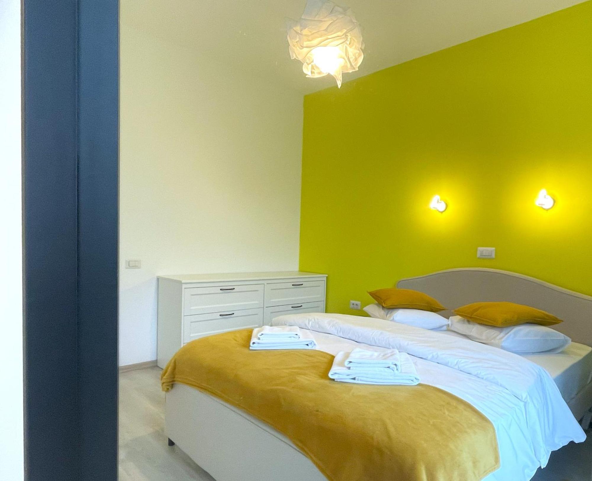 Cozy Riverfront Apartments With Garden And Mountain View บุชเตนี ภายนอก รูปภาพ