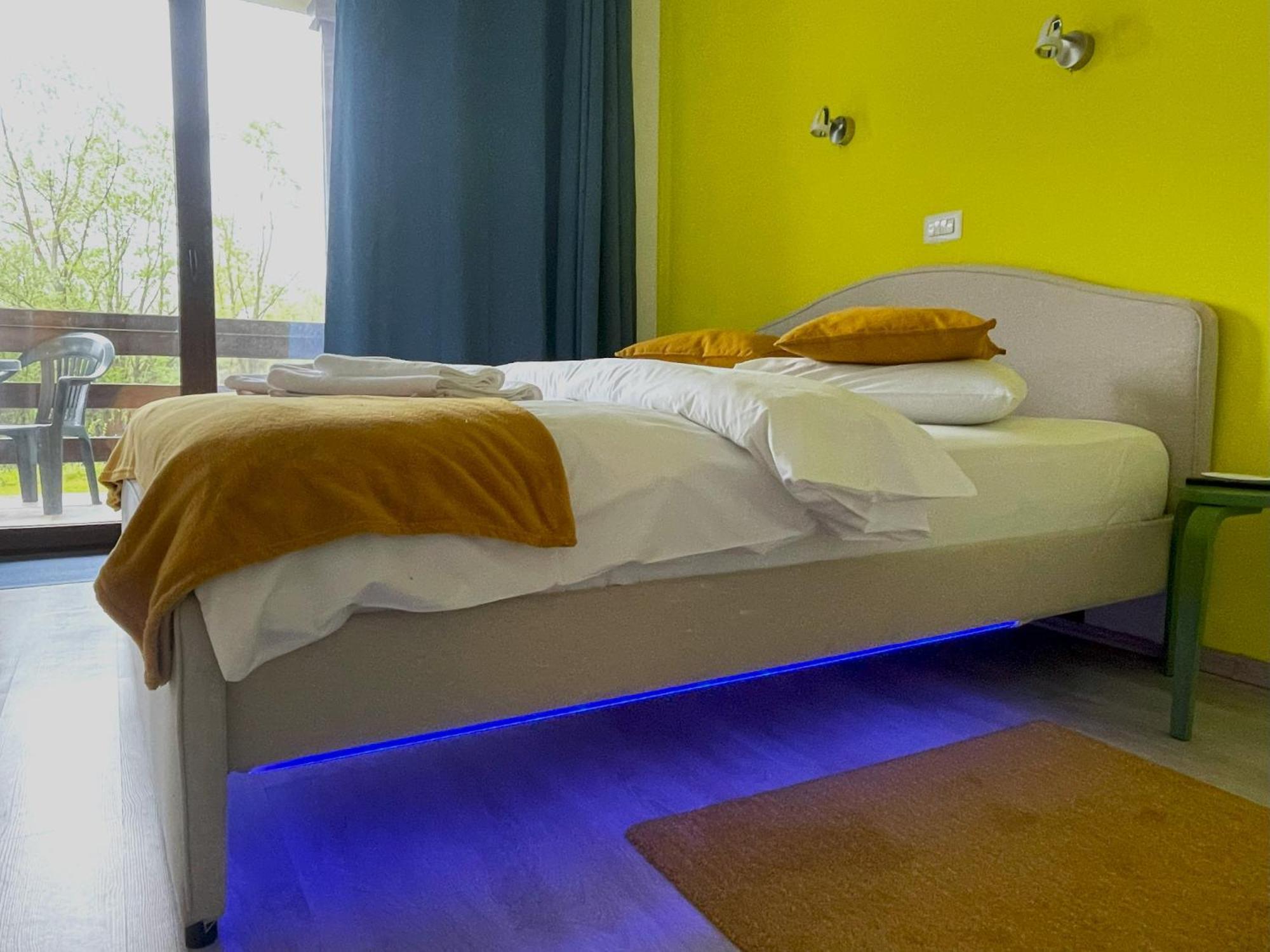 Cozy Riverfront Apartments With Garden And Mountain View บุชเตนี ภายนอก รูปภาพ