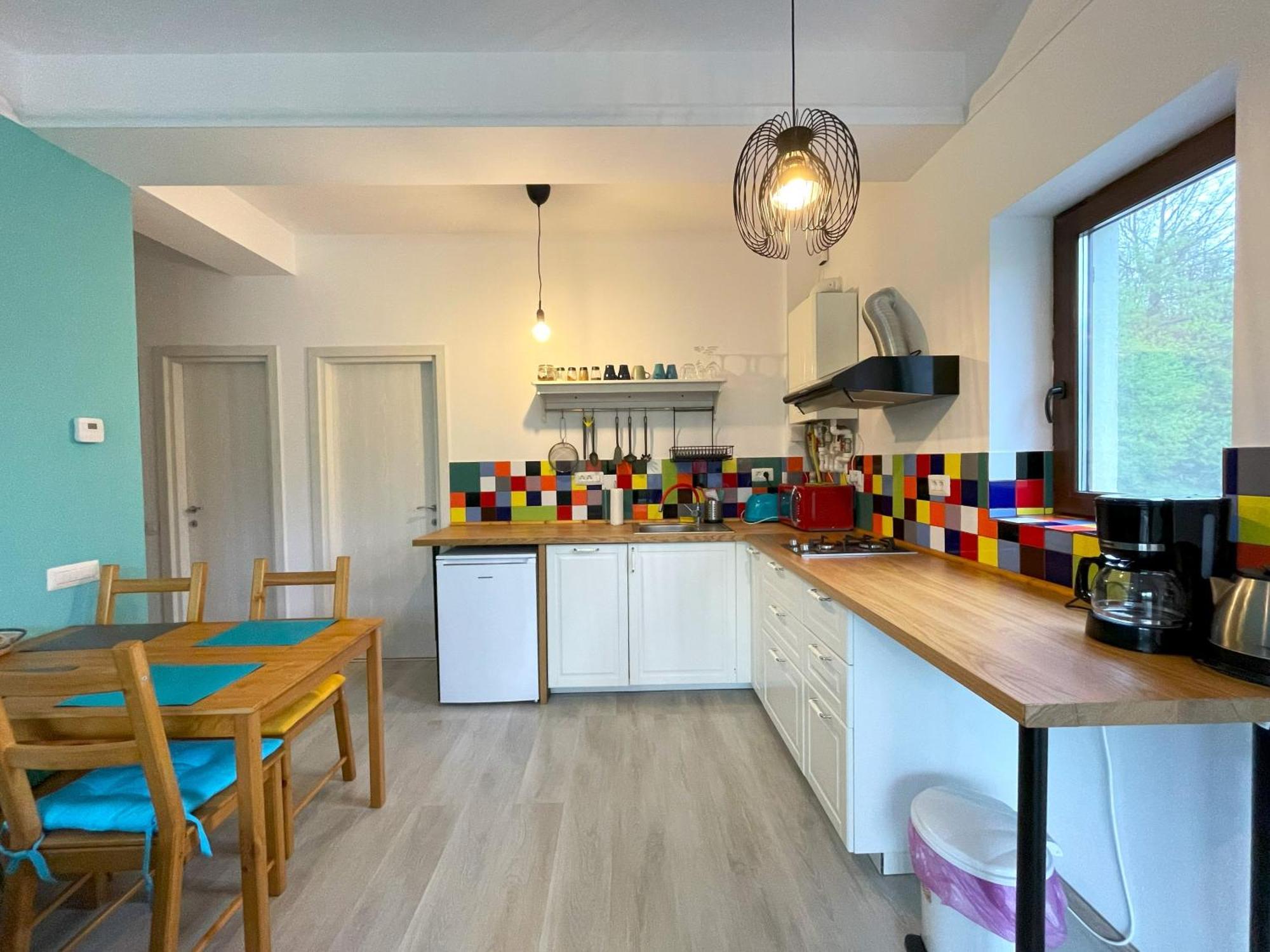 Cozy Riverfront Apartments With Garden And Mountain View บุชเตนี ภายนอก รูปภาพ